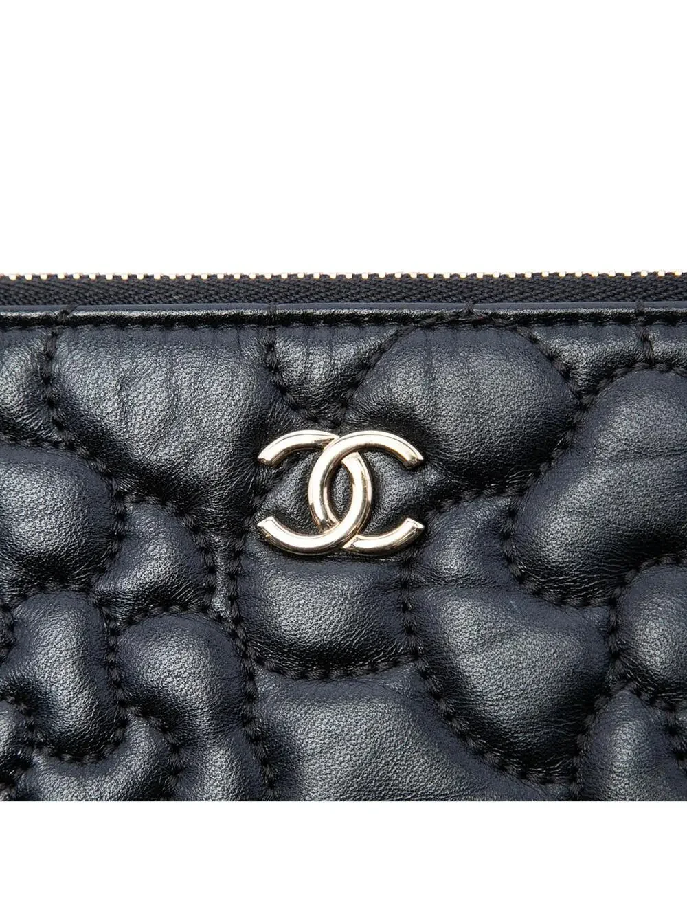 CHANEL indulge timeless
